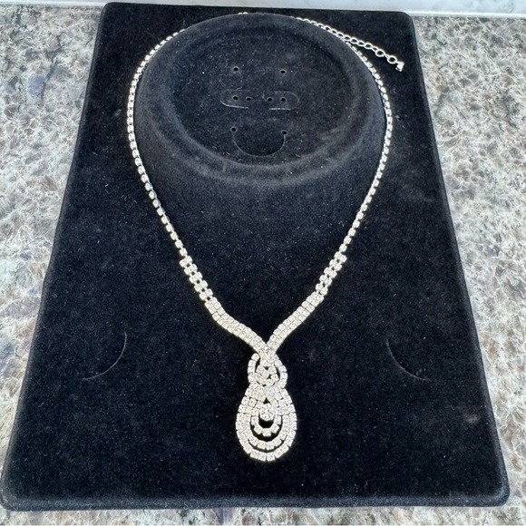 Jewelry - Rhinestone Teardrop Necklace Silver Tone NWT